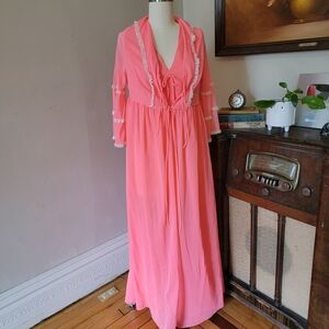 ☆Vintage 1960's Neon Pink Nightgown Robe Pegnoir Set Medium ☆